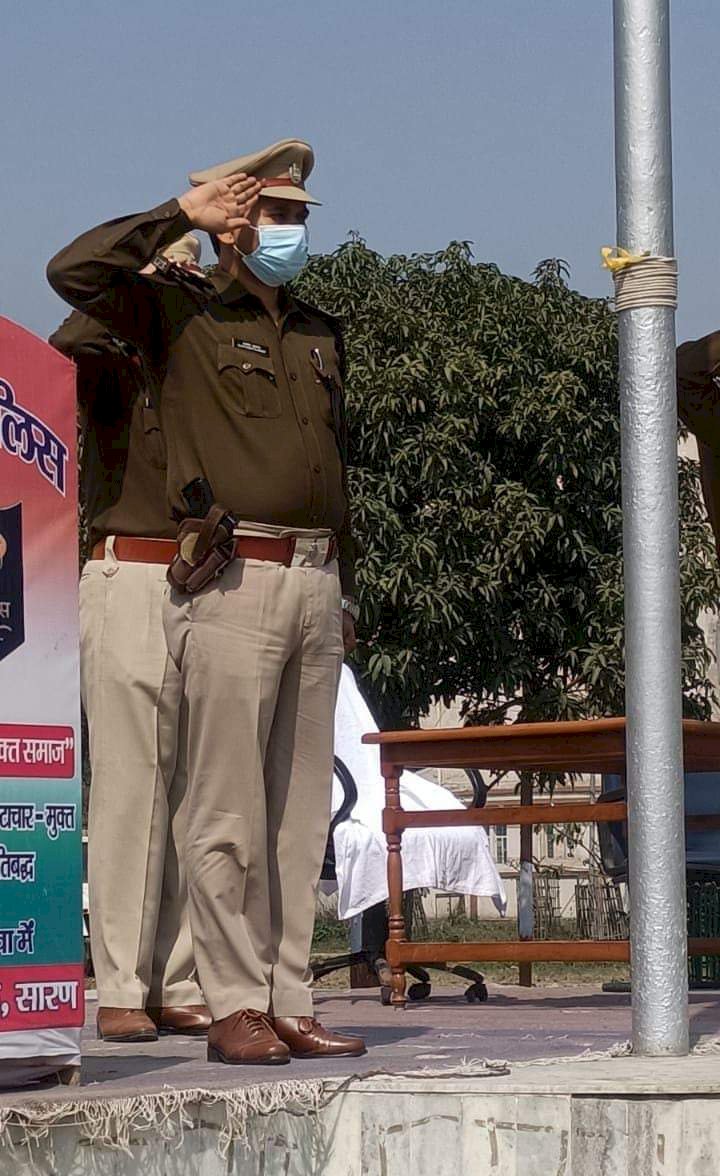 बिहार पुलिस सप्ताह का उद्घाटन सारण के सभी थाना-ओपी प्रतिष्ठान में स्वच्छता अभियान उपरांत झण्डोतोलन