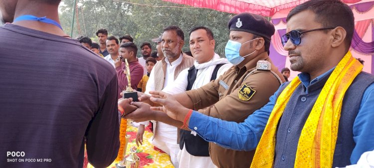 बिहार पुलिस सप्ताह क्रिकेट महामुकाबला आयोजन थानाध्यक्ष द्वारा किया गया