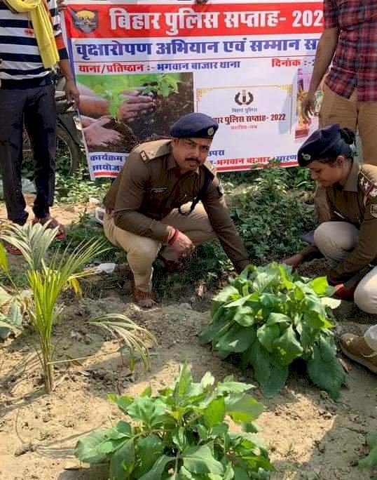 पुलिस उप-महानिरीक्षक द्वारा वृक्षारोपण कर कार्यक्रम का शुभारंभ