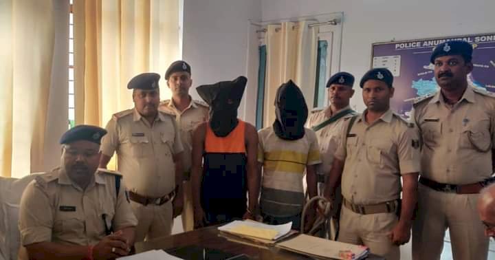 पुलिस को मिली बड़ी सफलता दो अपराधी के साथ चाकू और अपाची मोटरसाइकिल बरामद