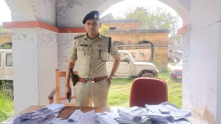 पुलिस अधीक्षक द्वारा विभिन्न थानों का निरीक्षण