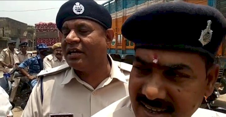 जिला पुलिस द्वारा निकाला गया फ्लैग मार्च