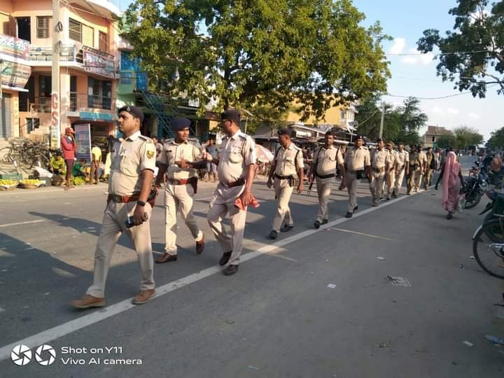 ईद-उल-जोहा एवं पदयात्रा को लेकर पुलिस का फ्लैग मार्च