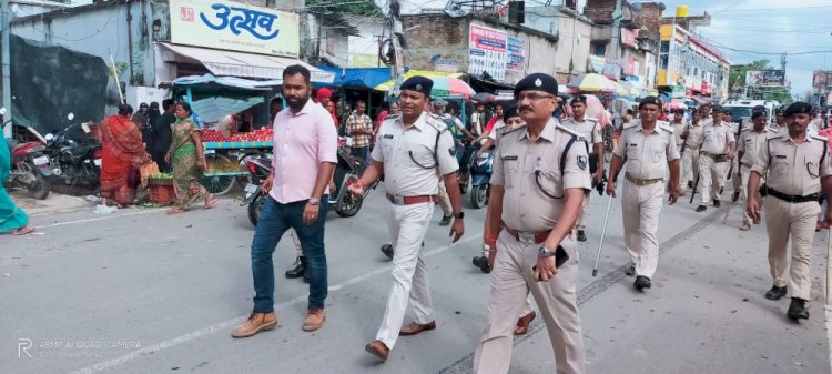 जिले के विभिन्न स्थलों पर किया गया फ्लैग मार्च पुलिस अधीक्षक