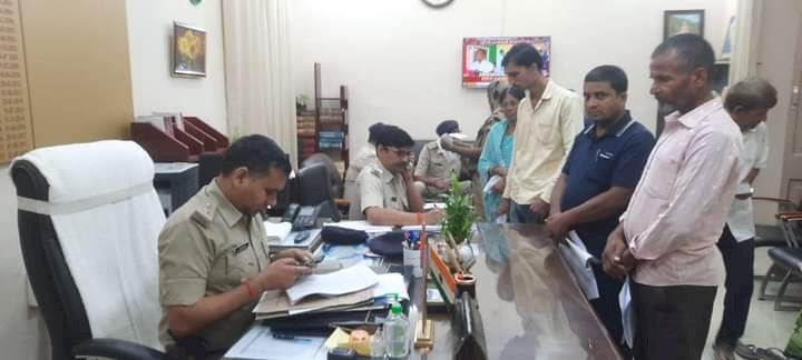 124 लोग अपनी विभिन्न समस्याओं के साथ "जनता के दरबार में पुलिस अधीक्षक" के समक्ष