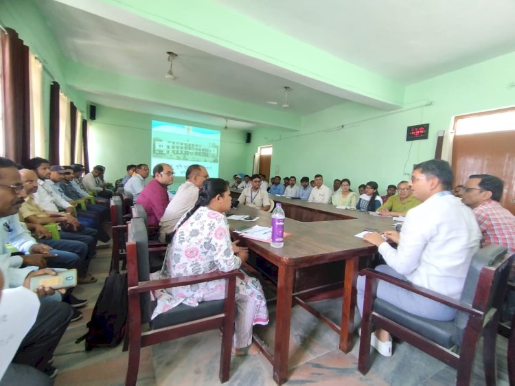 राजस्व विभाग के कार्यों को लेकर समीक्षा बैठक आयोजित