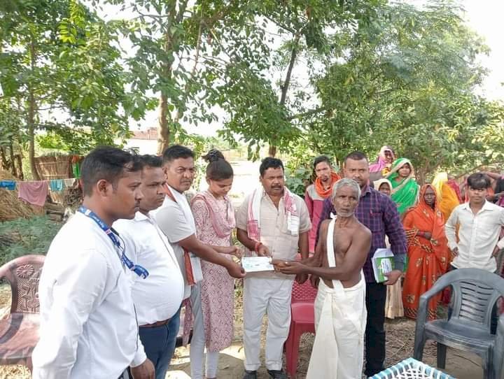 नाव दुर्घटना में मृत दो परिवारों को चार-चार लाख रुपए का अनुदान दिया लापता की खोज जारी