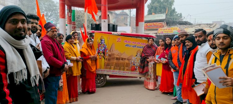 पूजित अक्षत को निमंत्रण के रूप मे सभी मकानो और दूकानो मे वितरण शुरू