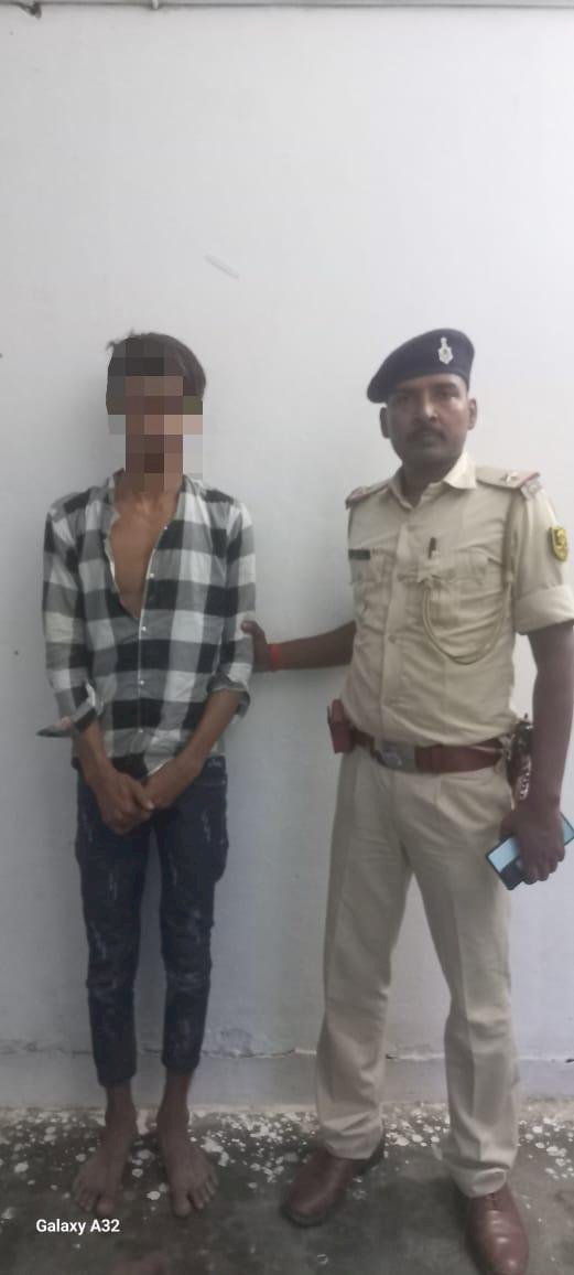 आधे घंटे के अन्दर हत्यारा पति को  घटना में प्रयोग चाकू के साथ पुलिस ने किया गिरफ्तार